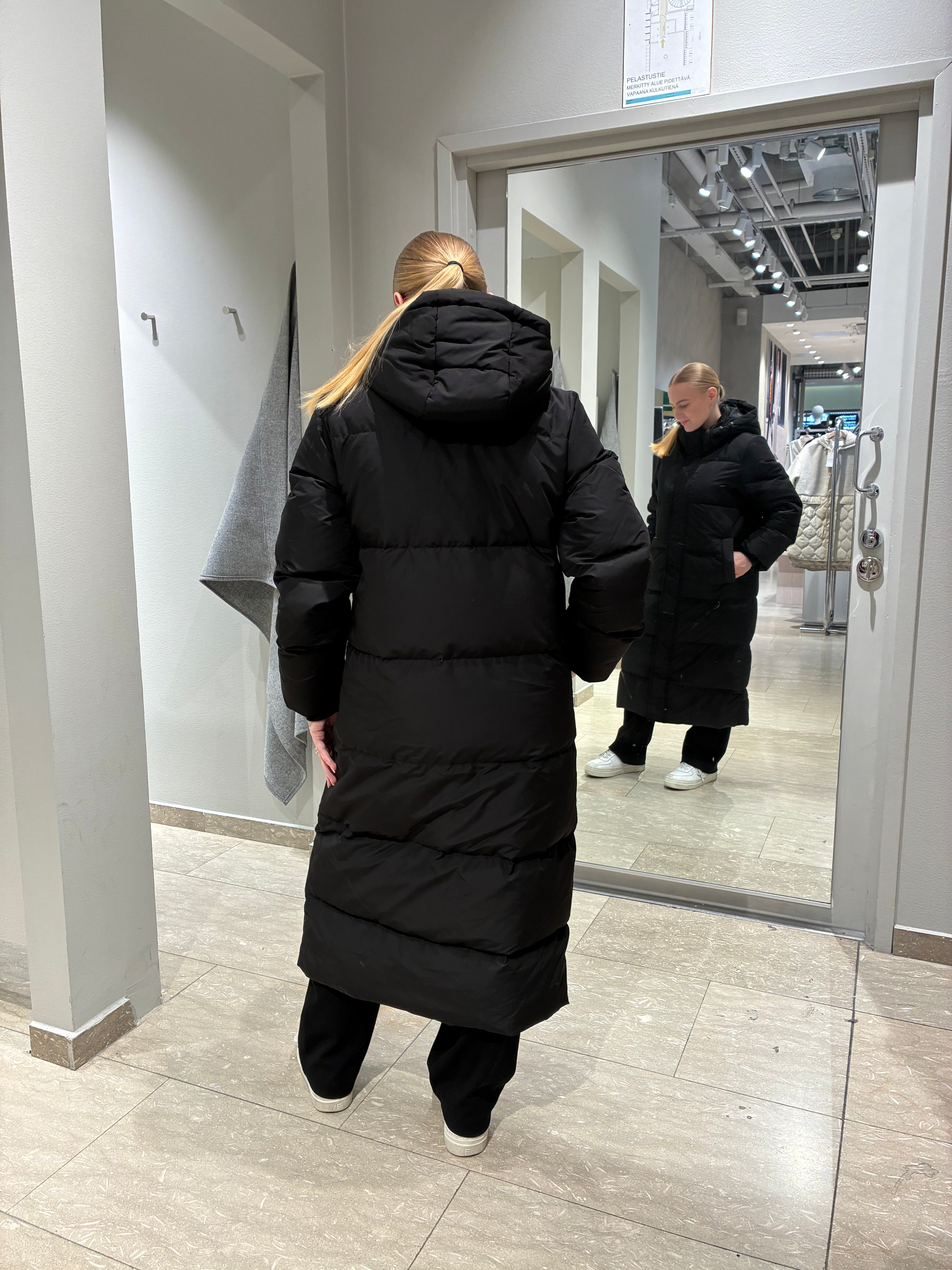 VISTARI Coat - Black Beauty